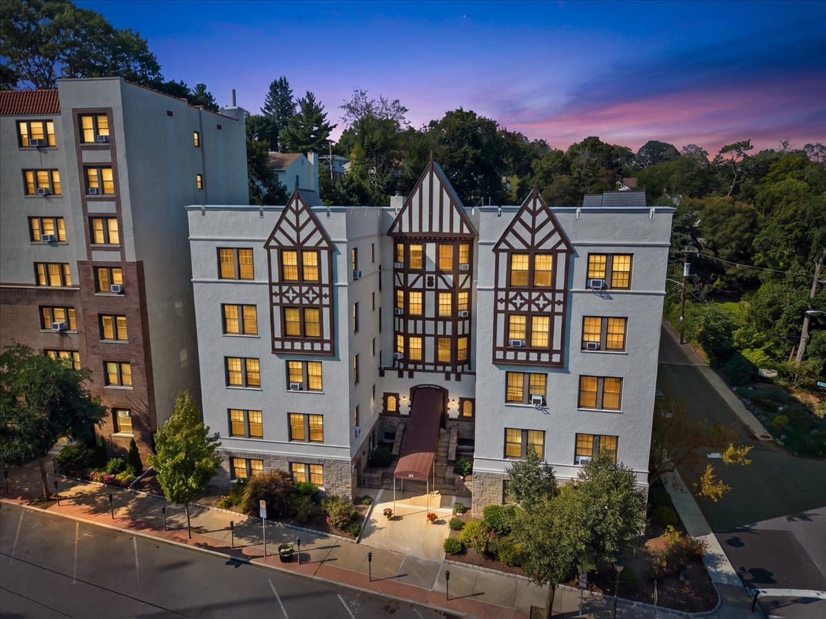 Elegant 1 Bed Condo in Bronxville