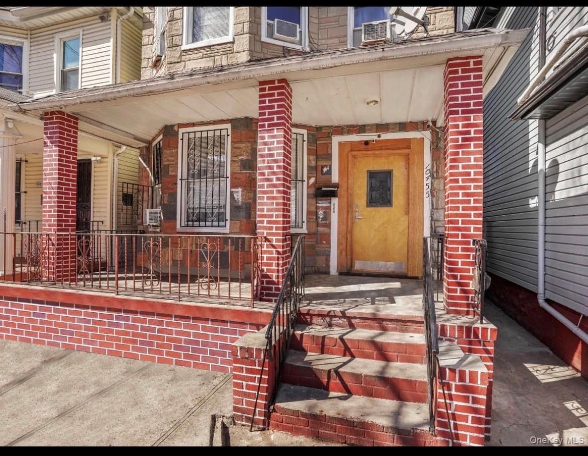 Expansive Queens Townhouse Opportunity: 11 Bed, 5 Bath